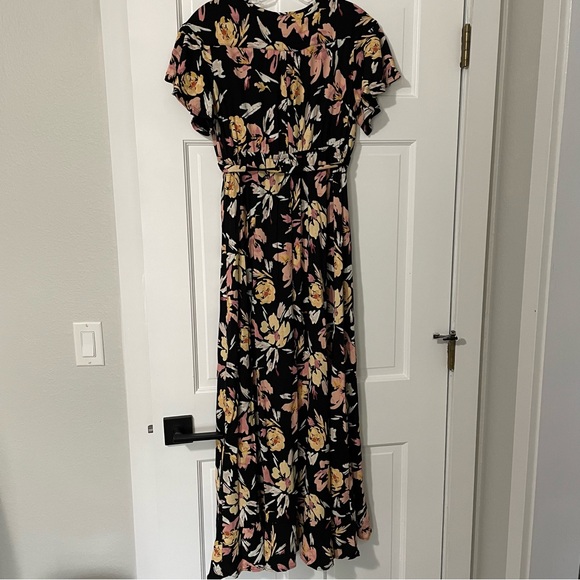 🎉HP🎉 Maternity Faux Wrap Maxi Dress - Picture 4 of 10